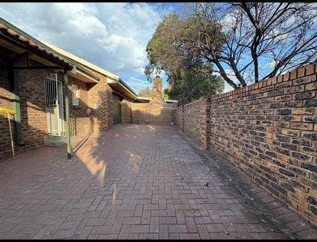 2 BEDROOM TOWNHOUSE FOR SALE IN THREE RIVERS EAST